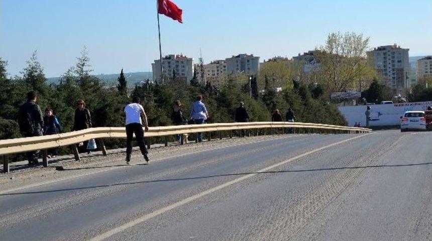 K&ouml;pr&uuml;de Patenle Kayan &Ccedil;ocuklar Tehlikeye Davetiye &Ccedil;ıkarıyor