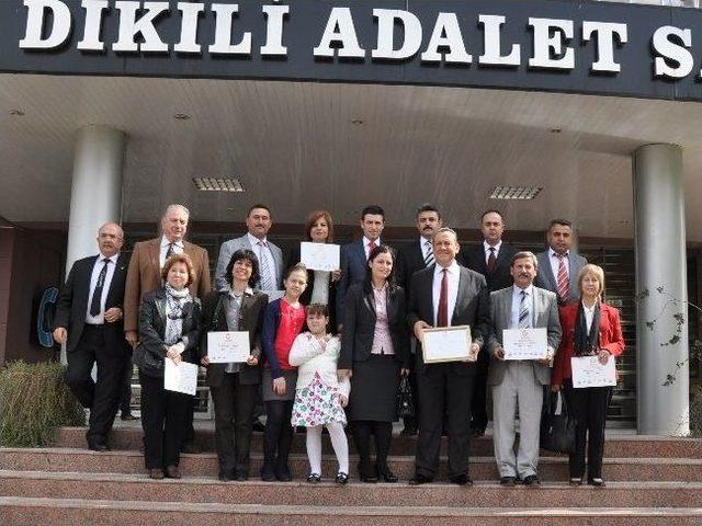 Dikili’de Başkan Mustafa Tosun Mazbatasını Aldı