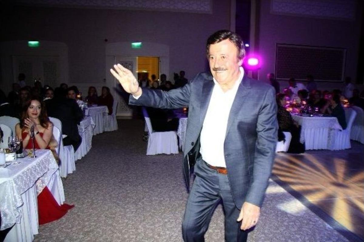 Selami Şahin Şarkılarını Bu Kez Burs Alacak Kız &Ouml;ğrenciler İ&ccedil;in S&ouml;yledi