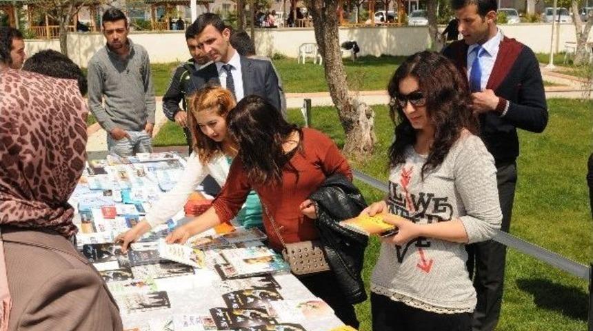 Kitap Okuma Etkinliği