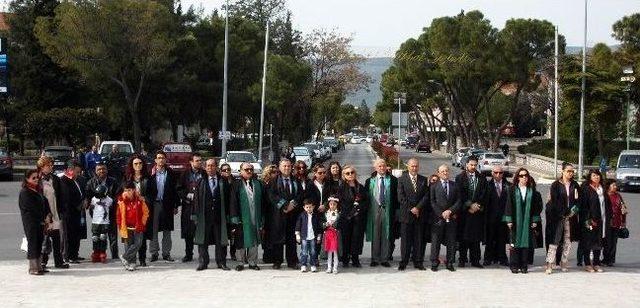 Avukatlar Kırgın, Kızgın Ve &Uuml;z&uuml;nt&uuml;l&uuml; 1