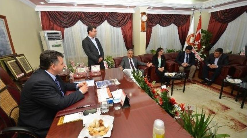 Kocaoğlu&rsquo;ndan Ak Parti&rsquo;li Başkana Ziyaret