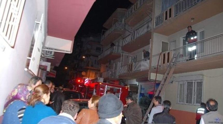 Yangın &Ccedil;ıkan Evde Yaşayanlar Ulaşılamayınca Mahalle Sakinleri B&uuml;y&uuml;k Korku Yaşadı