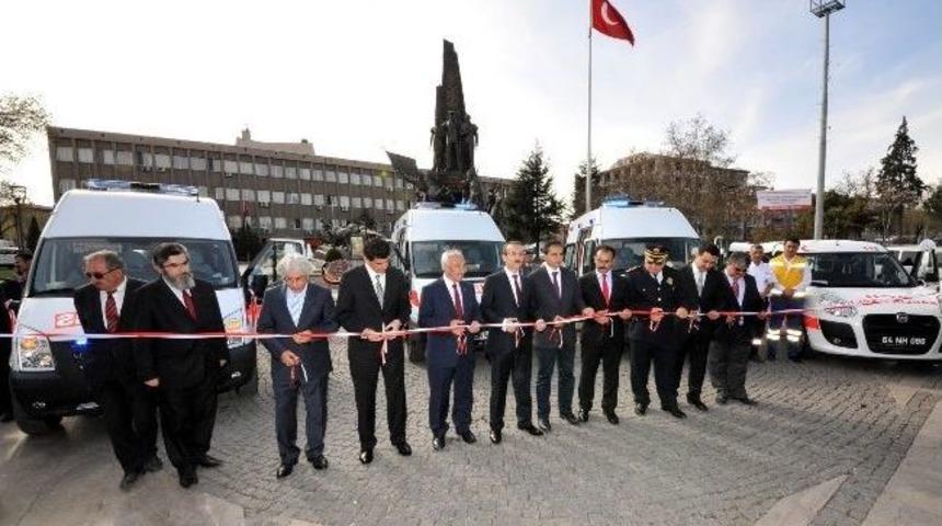 İl &Ouml;zel İdare'den Uşak Sağlık M&uuml;d&uuml;rl&uuml;ğ&uuml;&rsquo;ne, 3 Ambulans Ve 4 Adet Hizmet Aracı