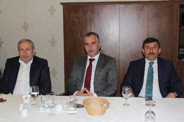 Bakan Fikri Işık Belediye Başkanlarıyla Bir Araya Geldi 3