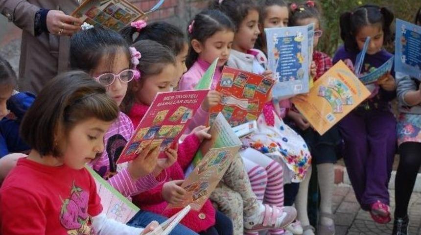 Minik &Ouml;ğrencilerden Kitap Okuma Etkinliği