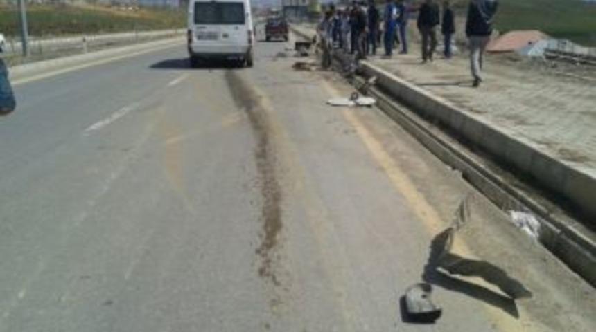 Y&uuml;ksekova'da Trafik Kazası: 2 Yaralı