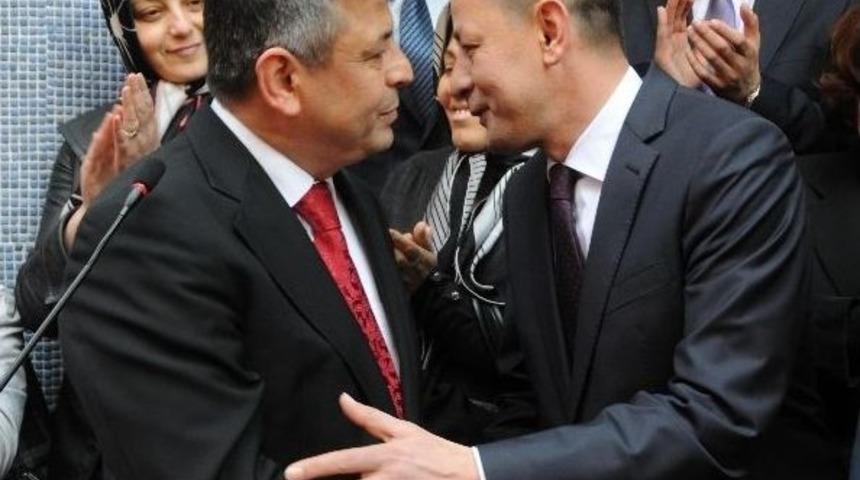 Belediye Başkanlığı&rsquo;nı Kardeşinden Devraldı