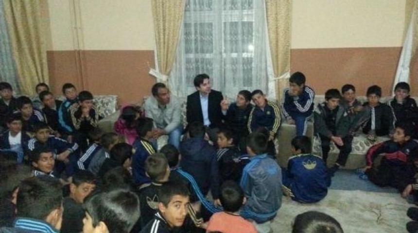 Karayazı Kaymakamı Ve Eşi Şehit Onbaşı Ahmet Ş&uuml;kr&uuml; Karataş Ybo &Ouml;ğrencilerini Ziyaret Etti