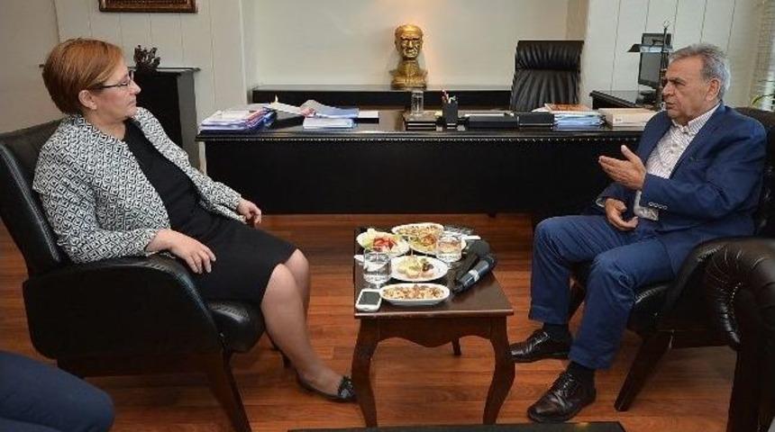 Tebrik Turuna Başlayan Başkan Kocaoğlu&rsquo;nun Sabah Programının Son Durağı Konak Belediyesi Oldu