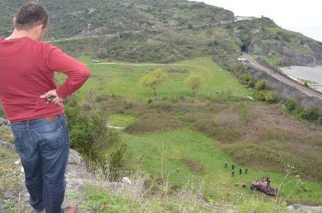 Otomobil Şarampole U&ccedil;tu: 4 Yaralı 1