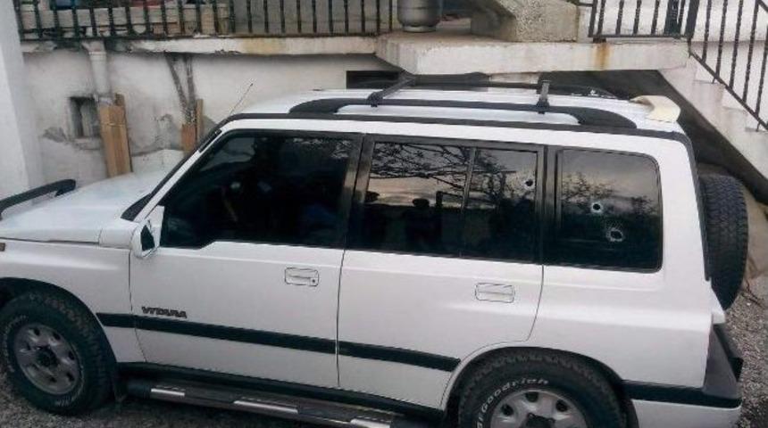 Gerger&rsquo;de Belediye Meclis &Uuml;yesinin Aracı Kurşunlandı