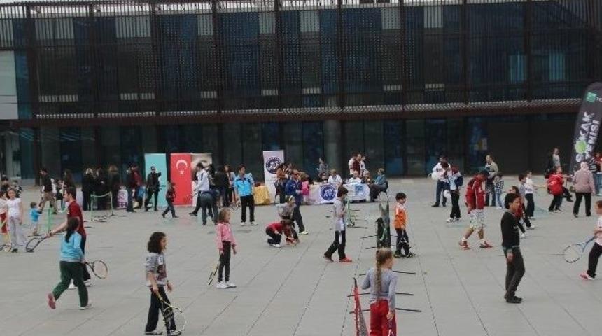 Minikler Tenis Oynayarak Kansere Dikkat &Ccedil;ekti