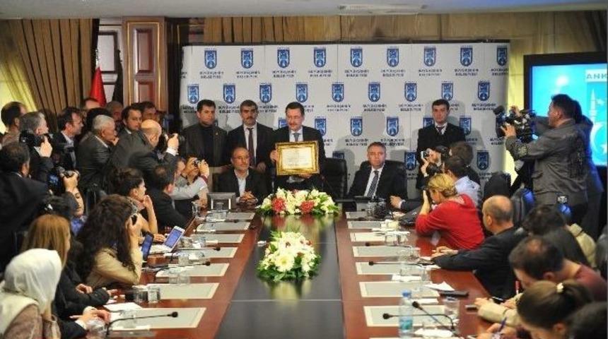Ankara B&uuml;y&uuml;kşehir Belediye Başkanı G&ouml;k&ccedil;ek'in Basın Toplantısı