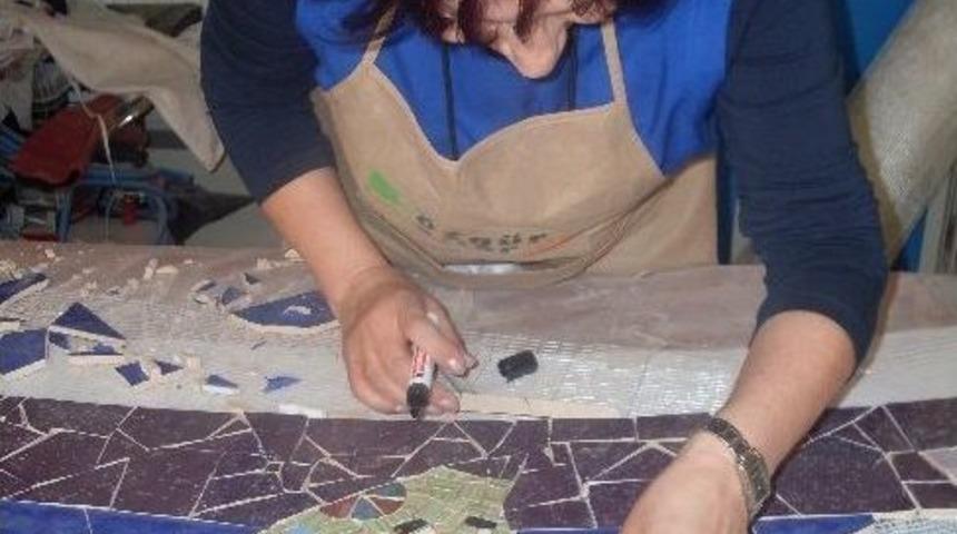 Eskişehir'e Mozaikten Eller Ve G&ouml;kkuşağı Anıtı