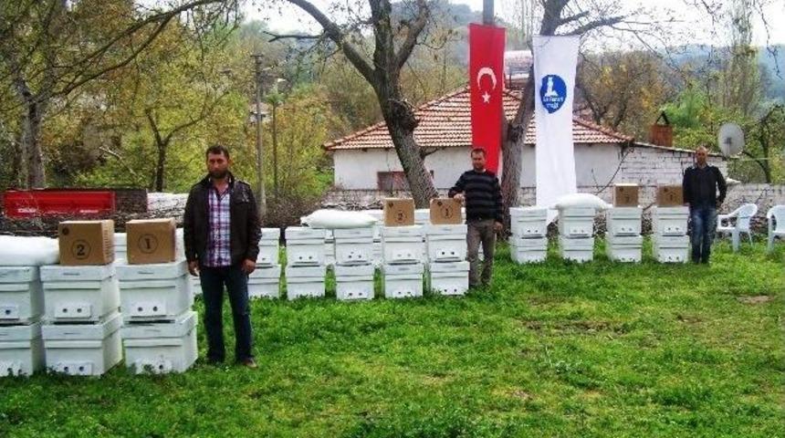 Deniz Feneri Derneği&rsquo;nden Arıcılara Kovan Desteği