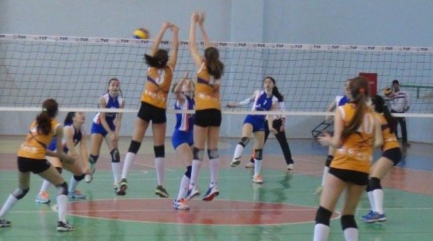 Ankara &Ouml;zel Maya Ortaokulu Voleybolda T&uuml;rkiye Birincisi Oldu