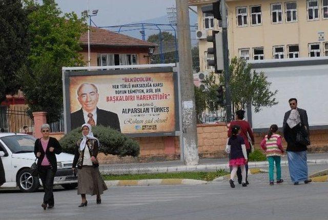 Mhp'den İhraç Edilen Saatcı'dan Türkeş'i Anma Mesajı