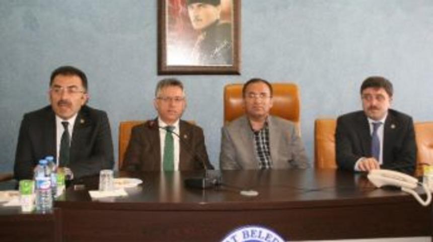 Adalet Bakanı Bozdağ, Yozgat Belediyesi&rsquo;ni Ziyaret Etti