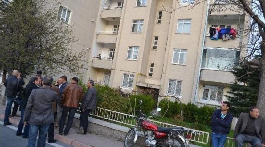 Karısını 22 Yerinden Bı&ccedil;aklayarak &Ouml;ld&uuml;rd&uuml;