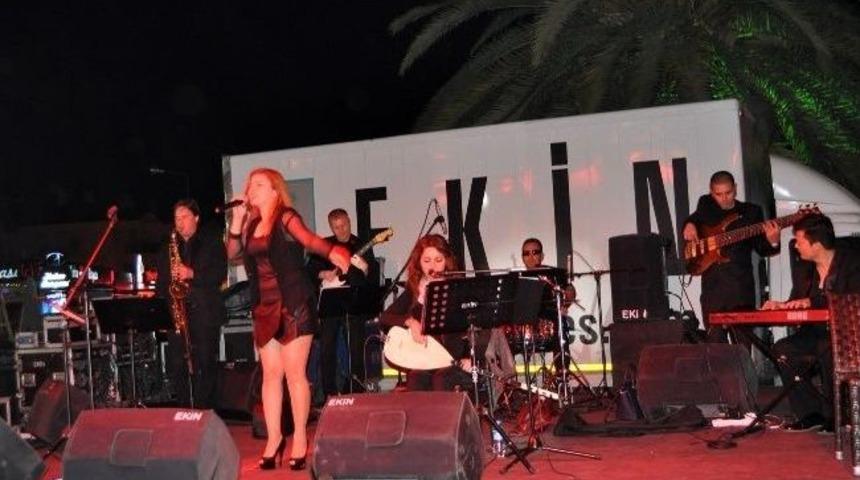 Pop Gecesi Fo&ccedil;a'yı Coşturdu