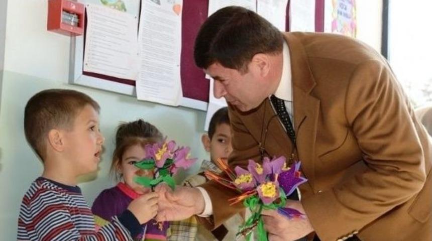 Vali Coş'tan Milli Eğitim M&uuml;d&uuml;r&uuml;ne Başarı Belgesi