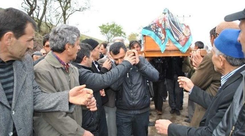 Kalp Naklinin Ardından Hayatını Kaybeden Kadın Defnedildi