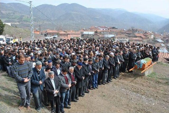 Kalp Naklinin Ardından Hayatını Kaybeden Kadın Defnedildi 1