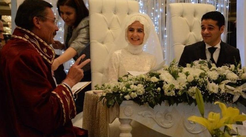 5'inci Kez Başkan Se&ccedil;ilen G&ouml;k&ccedil;ek İlk Nikahını Kıydı