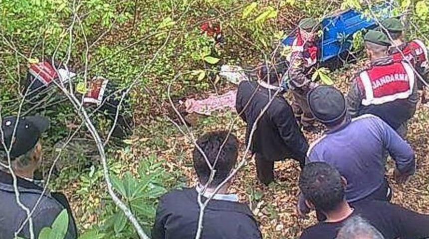 Tarım Aracı U&ccedil;urumdan Yuvarlandı: 1 &Ouml;l&uuml;, 2 Yaralı