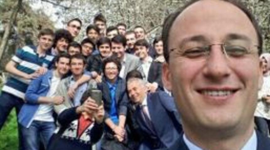 Ak Parti İl Başkanından İlgin&ccedil; &lsquo;selfie&rsquo;