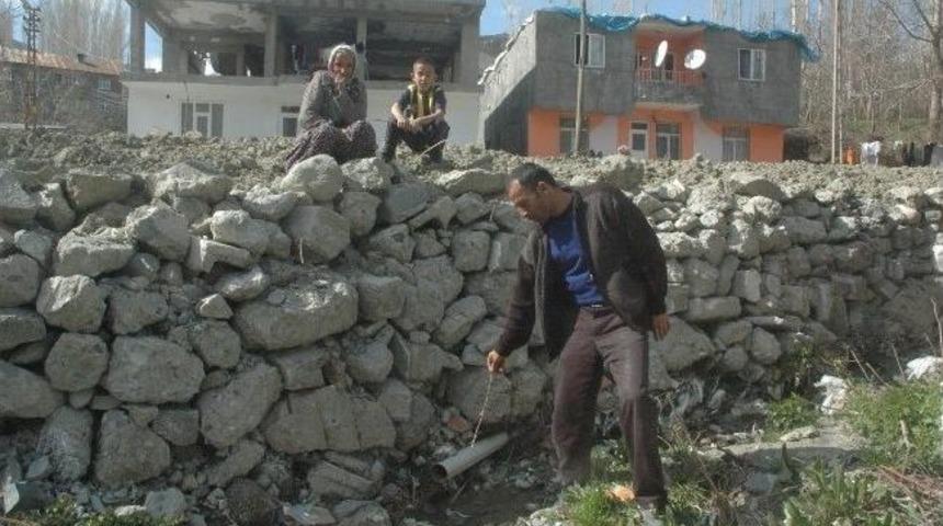 Mahalle Sakinleri Kanalizasyon Şebekesi İstiyor