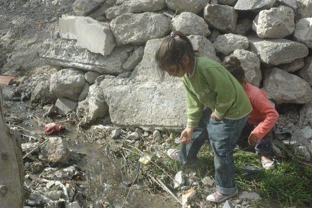 Mahalle Sakinleri Kanalizasyon Şebekesi İstiyor 1