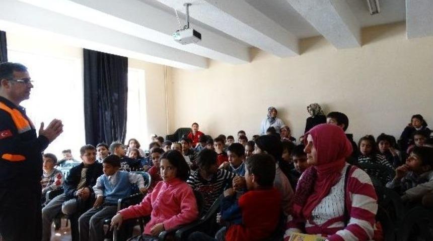 &Ouml;ğrencilerden Afet İ&ccedil;in Sosyol Sorumluluk Projesi