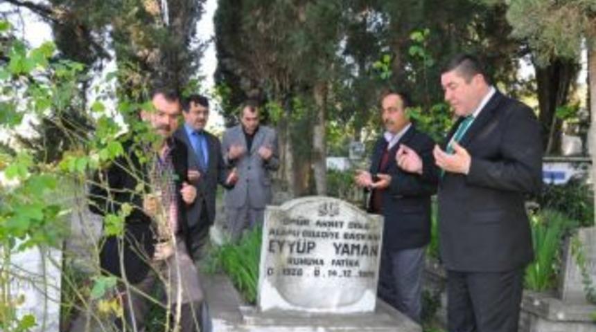 Tekin Rahmetil Belediye Başkanlarını unutmadı