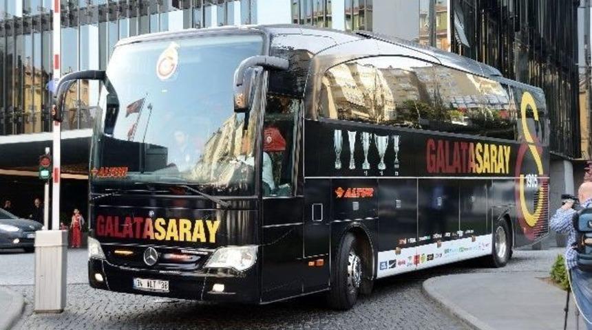 Galatasaray Kafilesi Derbi İ&ccedil;in Yola &Ccedil;ıktı