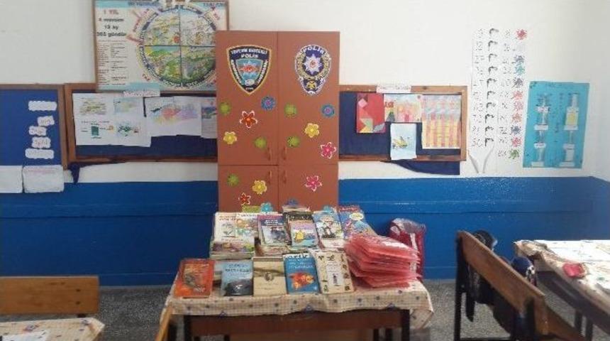 Toplum Destekli Polis&rsquo;ten S&uuml;lek İlkokuluna Kitap Hediyesi