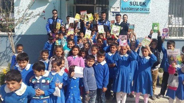 Toplum Destekli Polis’ten Sülek İlkokuluna Kitap Hediyesi