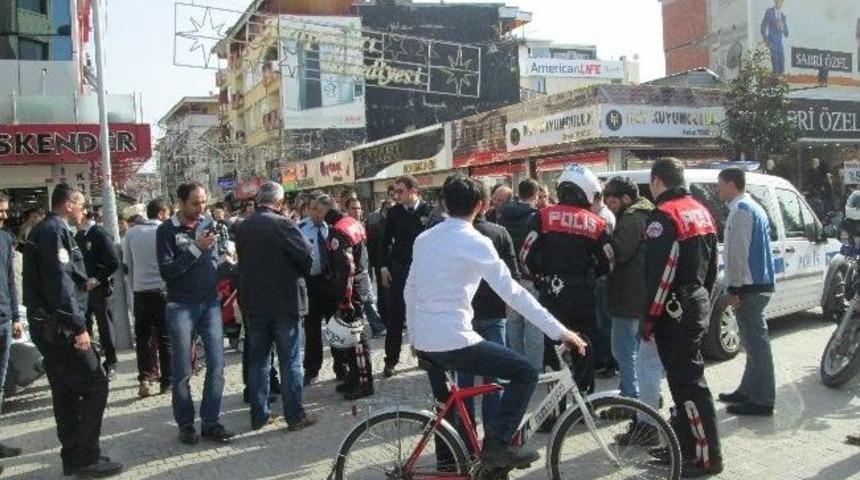 Adapazarı'nda Bı&ccedil;aklı Kavga: 1 Yaralı