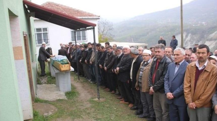 Trafik Kazasında &Ouml;len Kadın G&ouml;zyaşları İ&ccedil;inde Toprağa Verildi
