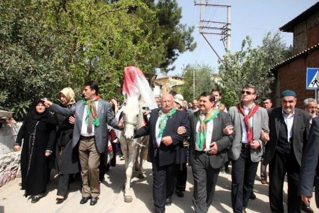 Fetih Şenliklerinde K&ouml;y D&uuml;ğ&uuml;n&uuml; &Ccedil;oşkusu