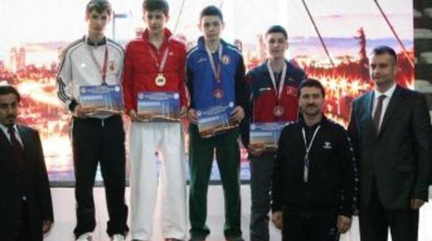 Uluslararası Boğazi&ccedil;i A&ccedil;ık Karate Şampiyonası'nda &Uuml;&ccedil;&uuml;nc&uuml; Olan Ali G&uuml;ney Yalova&rsquo;nın Gururu Oldu