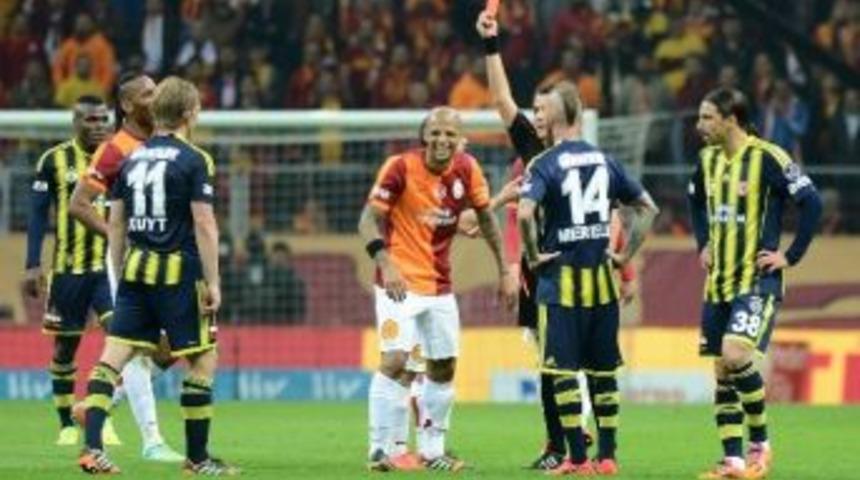 Derbide İkinci Kırmızı Kart Melo'ya &Ccedil;ıktı