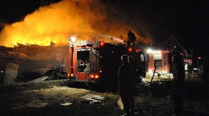 Amasya&rsquo;da Fabrika Yangını