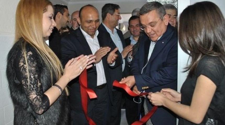 Kuşadası&rsquo;nın Yeni Belediye Başkanı Spor Salonu A&ccedil;tı