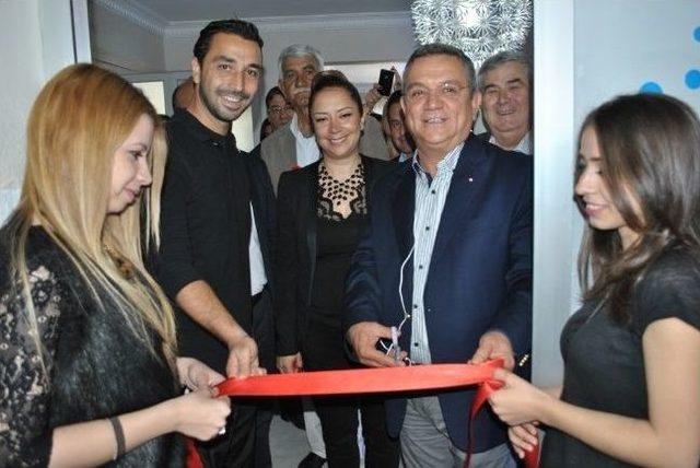 Kuşadası&rsquo;nın Yeni Belediye Başkanı Spor Salonu A&ccedil;tı 1