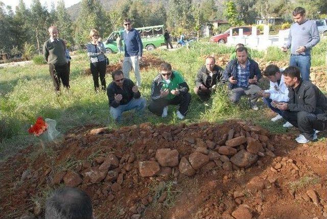 Türkiye Tutkunu İskoç, Fethiye'de Toprağa Verdi