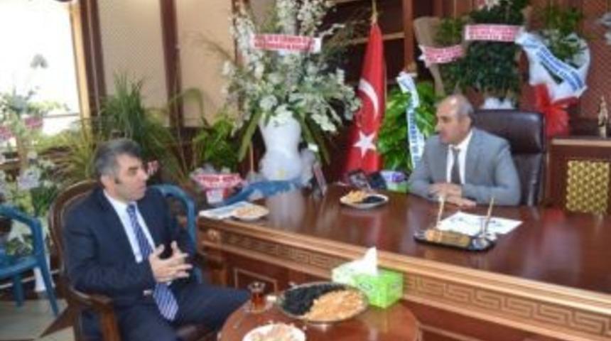 Emniyet M&uuml;d&uuml;r&uuml; &Ouml;zdemir, Başkan Kara&rsquo;yı Ziyaret Etti