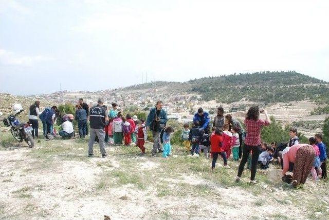 Polis Hatıra Ormanına Fidan Dikildi