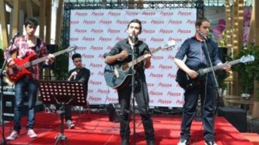 Güzel Sanatlar Lisesi Öğrencileri İlk Konserini Piazza’da Verdi